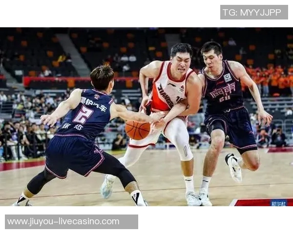 广东队与广厦队激战正酣谁能在CBA赛场上笑到最后